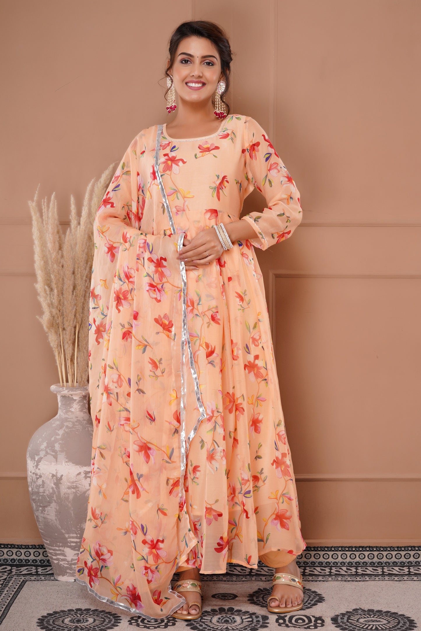 New Beautiful Pure Chiffon Fabric Kurta, Pant And Dupatta Set.