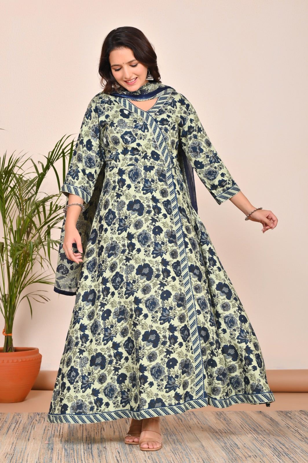 Graceful Rayon Kurti Set with Malmal Dupatta